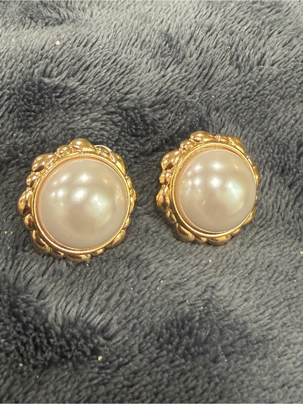 JOAN RIVERS Vintage Large Gold Tone Faux Pearl Domed Clip Earrings #495